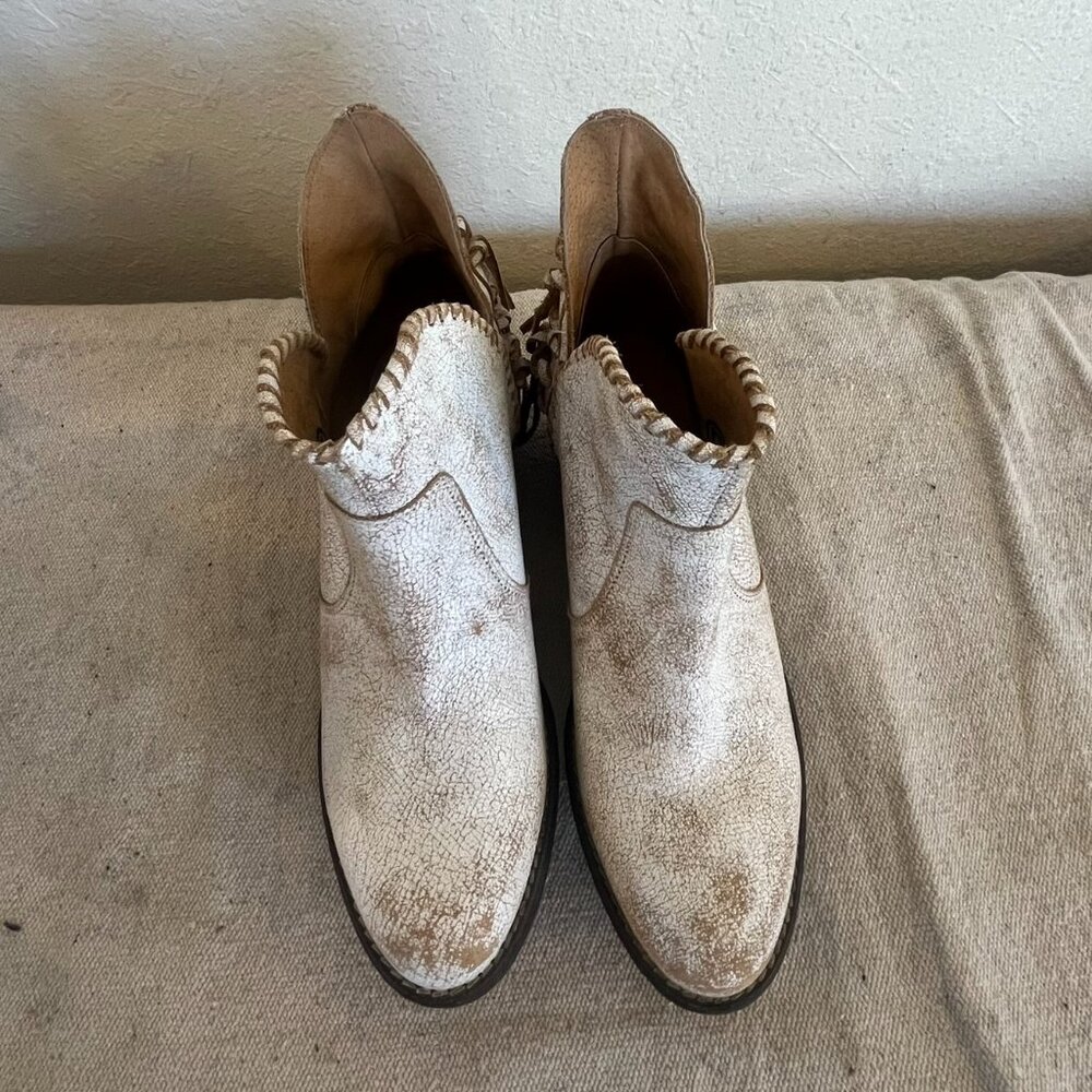 Circle G Distressed White Leather Ankle Booties